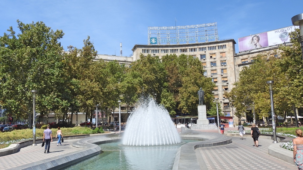 Fountain and the monument to Nikola Pašić